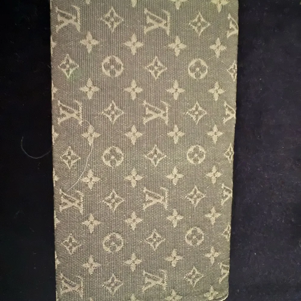 Used in excellent condition nLouis Vuitton Olive Monogram wallet large - Picture 4 of 10